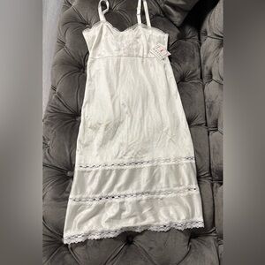 VTG 90's SEARS Women's White Laced Anti-Cling Antron Ill Nylon Full Slip size 8